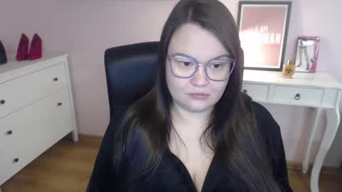 Snapshot of nightholly chatting on 02-10-26, 05:33 Holly online show from 02-10-26, 05:33