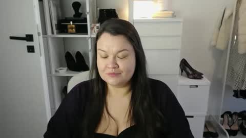 Holly online show from 03-18-26, 07:33