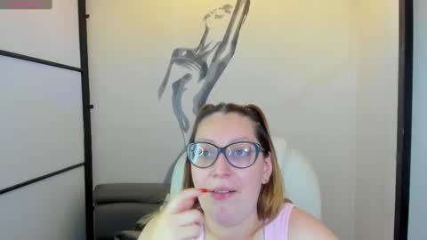 Snapshot of niickyjones chatting on 03-09-25, 12:10 Anni online show from 03-09-25, 12:10