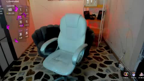 Snapshot of niickyjones chatting on 09-29-25, 09:19 Anni online show from 09-29-25, 09:19