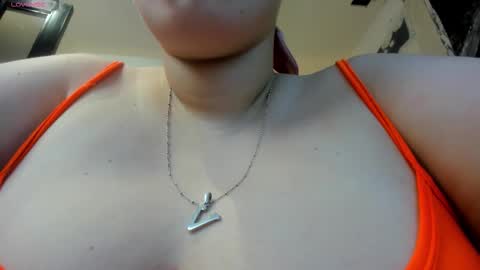 Snapshot of niickyjones chatting on 10-13-25, 04:51 Anni online show from 10-13-25, 04:51