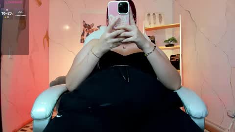 Snapshot of niickyjones chatting on 10-19-25, 04:13 Anni online show from 10-19-25, 04:13