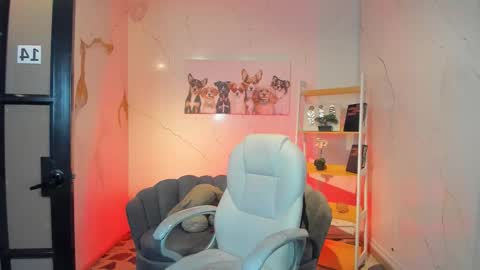 Snapshot of niickyjones chatting on 11-13-25, 09:14 Anni online show from 11-13-25, 09:14