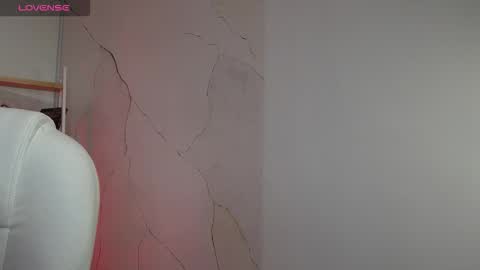 Snapshot of niickyjones chatting on 11-27-25, 09:39 Anni online show from 11-27-25, 09:39