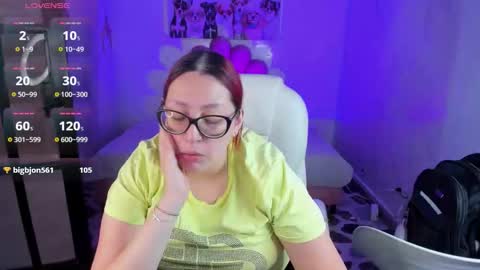 Snapshot of niickyjones chatting on 12-05-25, 05:20 Anni online show from 12-05-25, 05:20