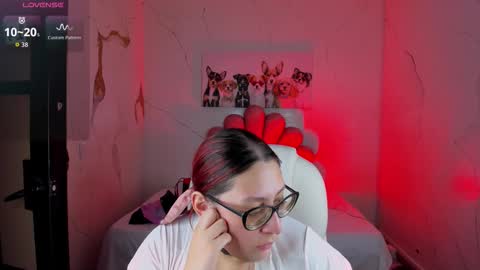 Snapshot of niickyjones chatting on 01-09-26, 11:28 Anni online show from 01-09-26, 11:28