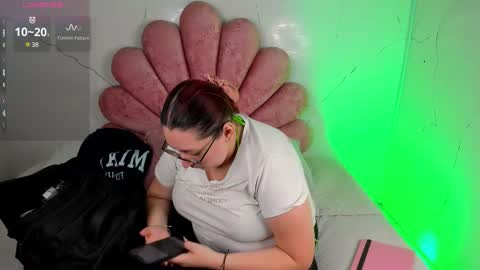 Snapshot of niickyjones chatting on 02-06-26, 10:24 Anni online show from 02-06-26, 10:24