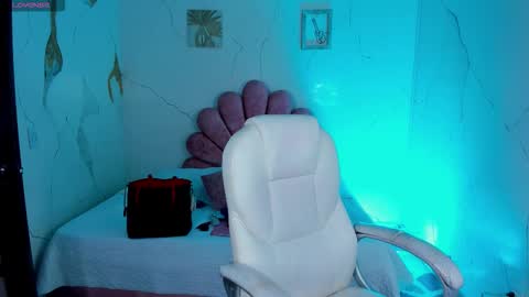 Snapshot of niickyjones chatting on 02-20-26, 12:18 Anni online show from 02-20-26, 12:18