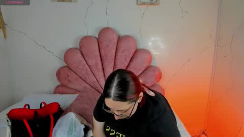 Snapshot of niickyjones chatting on 02-24-26, 04:32 Anni online show from 02-24-26, 04:32