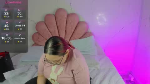 Snapshot of niickyjones chatting on 02-25-26, 05:06 Anni online show from 02-25-26, 05:06