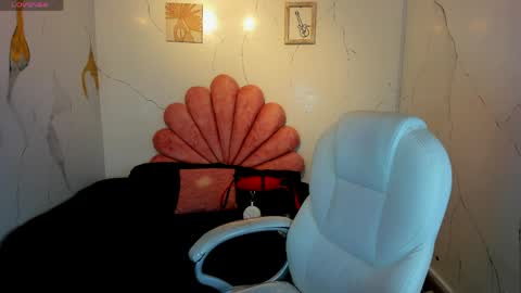 Snapshot of niickyjones chatting on 03-24-26, 05:12 Anni online show from 03-24-26, 05:12