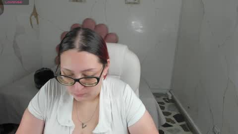 Snapshot of niickyjones chatting on 04-03-26, 04:43 Anni online show from 04-03-26, 04:43