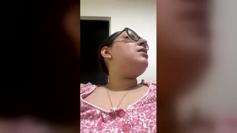 Snapshot of niickyjones chatting on 04-08-26, 03:06 Anni online show from 04-08-26, 03:06