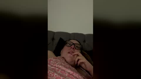 Snapshot of niickyjones chatting on 04-09-26, 04:23 Anni online show from 04-09-26, 04:23