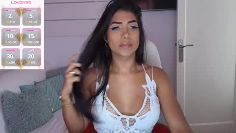 Snapshot of niickylovee chatting on 10-16-25, 11:55 Nicolle Bustamante online show from 10-16-25, 11:55