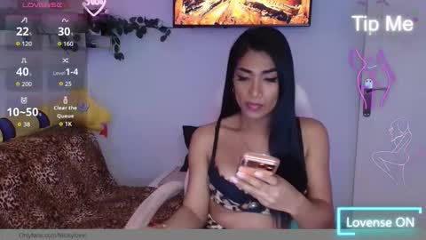 Snapshot of niickylovee chatting on 03-04-26, 08:04 Nicolle Bustamante online show from 03-04-26, 08:04