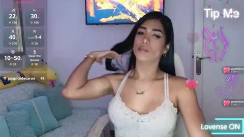 Snapshot of niickylovee chatting on 05-06-26, 09:20 Nicolle Bustamante online show from 05-06-26, 09:20