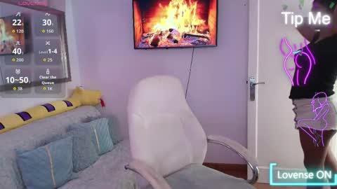 Snapshot of niickylovee chatting on 05-12-26, 10:34 Nicolle Bustamante online show from 05-12-26, 10:34