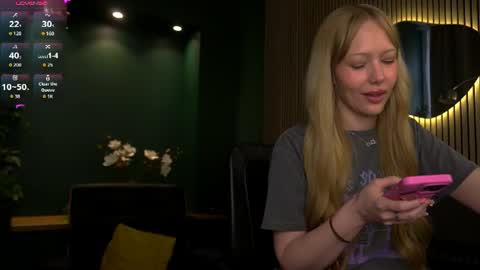 Snapshot of nika_dream_ chatting on 06-22-26, 03:25 LIana online show from 06-22-26, 03:25