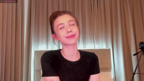 Snapshot of nikaletta chatting on 04-22-26, 11:17 Nika online show from 04-22-26, 11:17