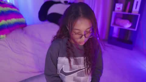 Snapshot of nikerly_hot chatting on 05-11-26, 04:04 NIKERLY online show from 05-11-26, 04:04