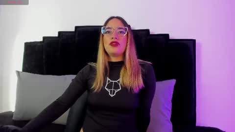 Snapshot of nikholle_ chatting on 07-20-26, 01:24 Nikholle online show from 07-20-26, 01:24