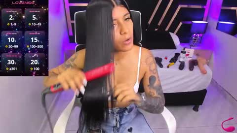 Snapshot of nikibryce_ chatting on 12-13-24, 02:05 Niki online show from 12-13-24, 02:05