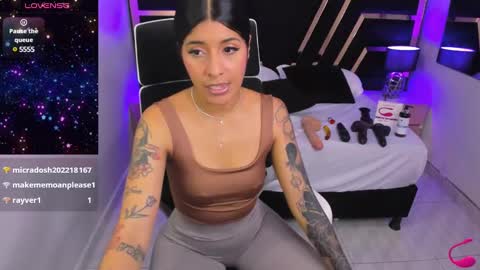 Snapshot of nikibryce_ chatting on 12-14-24, 11:12 Niki online show from 12-14-24, 11:12