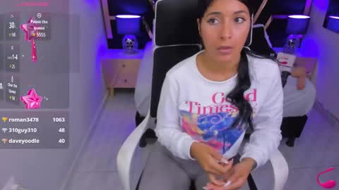 Snapshot of nikibryce_ chatting on 12-18-24, 05:00 Niki online show from 12-18-24, 05:00