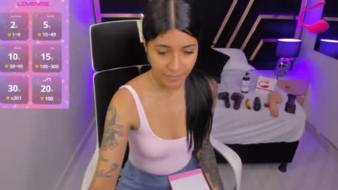 Snapshot of nikibryce_ chatting on 12-25-24, 09:43 Niki online show from 12-25-24, 09:43