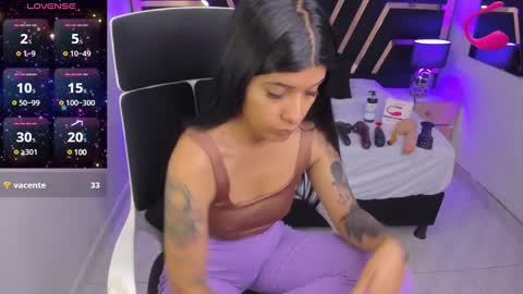Snapshot of nikibryce_ chatting on 12-30-24, 01:03 Niki online show from 12-30-24, 01:03
