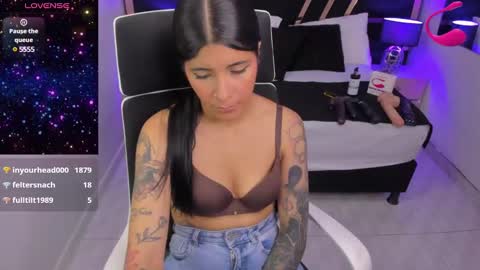 Snapshot of nikibryce_ chatting on 02-09-25, 04:40 Niki online show from 02-09-25, 04:40