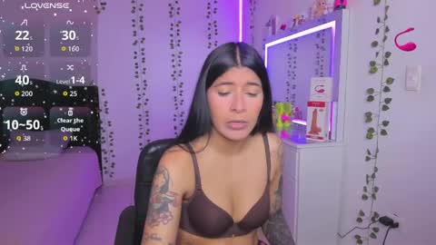 Niki online show from 04-19-26, 03:44