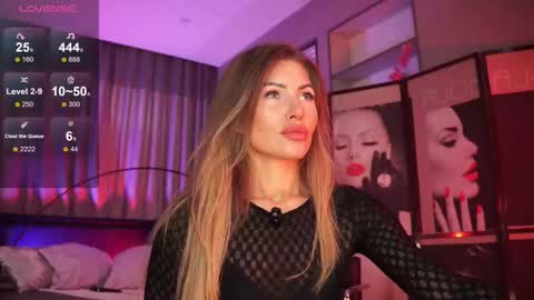 Snapshot of nikki_amour chatting on 10-18-25, 01:12 Nikki online show from 10-18-25, 01:12