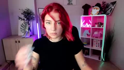 Snapshot of nikki_ginger chatting on 08-06-26, 08:27 Nikki online show from 08-06-26, 08:27