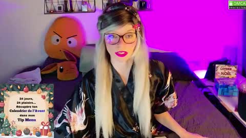 Snapshot of nikki_goldberg chatting on 11-30-25, 10:52 Kitty Chatte online show from 11-30-25, 10:52