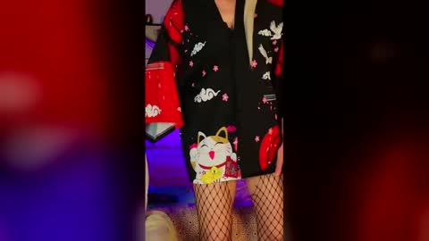 Snapshot of nikki_goldberg chatting on 05-10-26, 12:43 Kitty Chatte online show from 05-10-26, 12:43