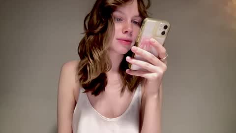 Snapshot of nikki_mi chatting on 12-22-24, 10:06 Nikki online show from 12-22-24, 10:06