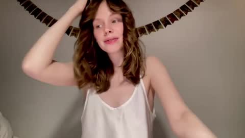 Snapshot of nikki_mi chatting on 12-25-24, 10:06 Nikki online show from 12-25-24, 10:06