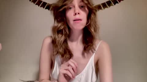 Snapshot of nikki_mi chatting on 12-26-24, 01:21 Nikki online show from 12-26-24, 01:21