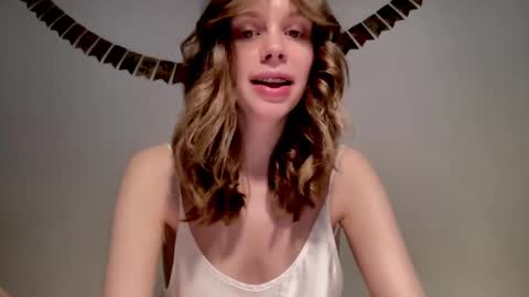 Snapshot of nikki_mi chatting on 12-27-24, 10:12 Nikki online show from 12-27-24, 10:12