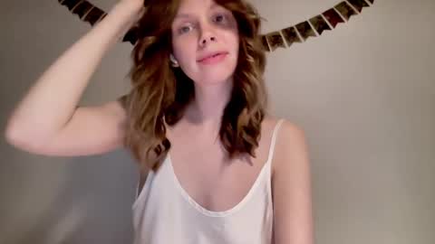 Snapshot of nikki_mi chatting on 12-27-24, 01:18 Nikki online show from 12-27-24, 01:18