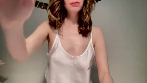 Snapshot of nikki_mi chatting on 01-22-25, 10:18 Nikki online show from 01-22-25, 10:18