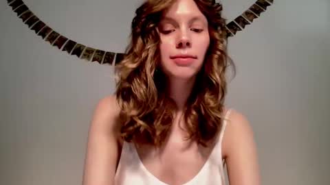 Snapshot of nikki_mi chatting on 02-06-25, 10:04 Nikki online show from 02-06-25, 10:04