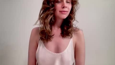 Snapshot of nikki_mi chatting on 02-21-25, 01:11 Nikki online show from 02-21-25, 01:11