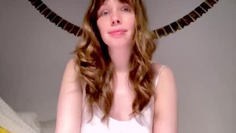 Snapshot of nikki_mi chatting on 12-18-25, 10:10 Nikki online show from 12-18-25, 10:10