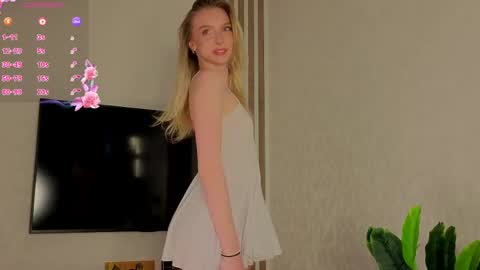 Snapshot of nikki_nyx chatting on 06-06-26, 11:48 Nikki online show from 06-06-26, 11:48