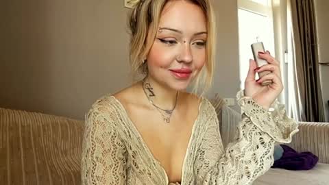 nicolette online show from 12-21-24, 10:06