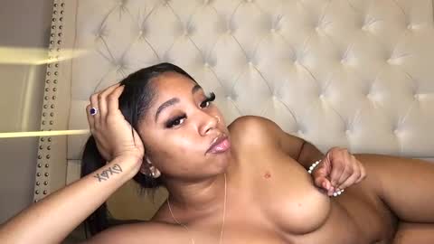 Snapshot of nikkib333 chatting on 02-12-25, 04:23 NikkiB online show from 02-12-25, 04:23