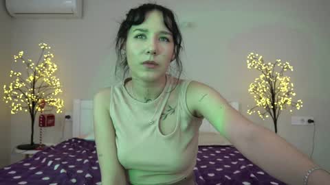Snapshot of nikkigoldx chatting on 02-08-25, 01:54 Nikki online show from 02-08-25, 01:54